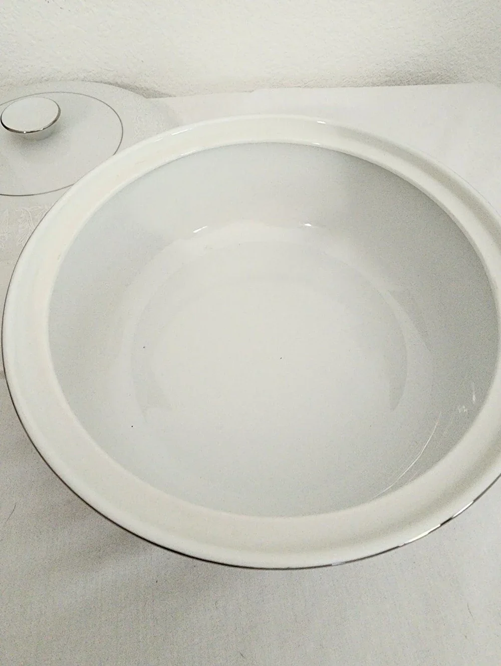 Crown Victoria Porcelain 2 Quart Round Covered Cassorole Dish Discontinued